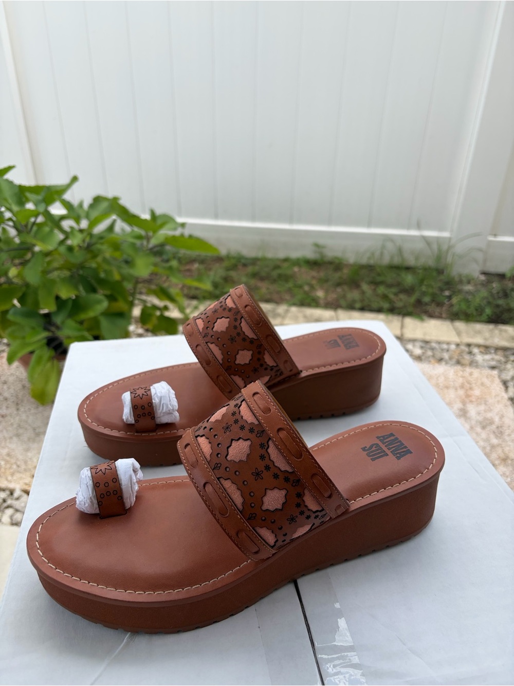 Anna Sui Cognac Brown Platform Toe-Ring Slide Sandals